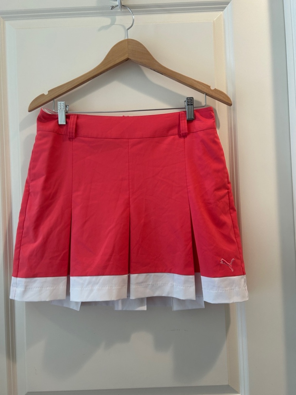 Puma Women's Pink Pleated Tennis Skort with White Hem pockets zip back size S